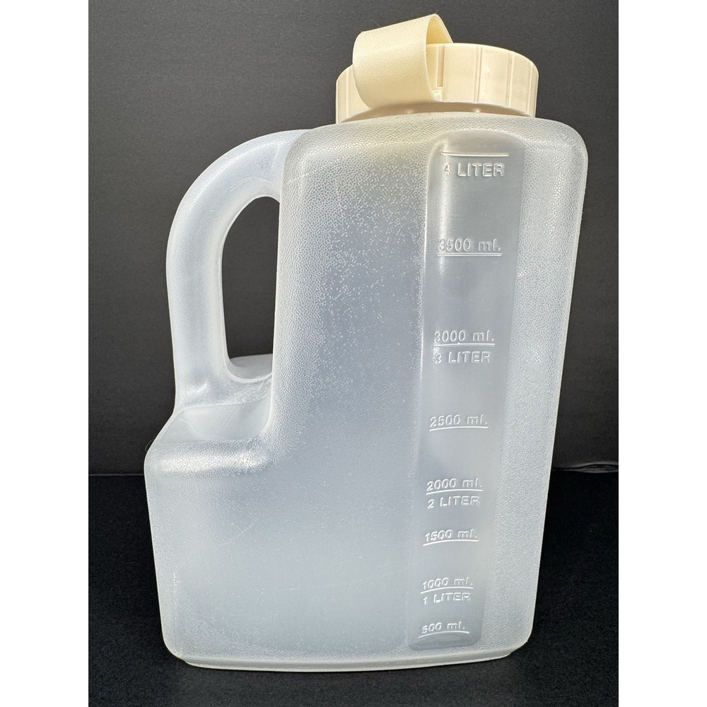 Vtg. Rubbermaid Servin Saver Pitcher/Jug 1 Gallon 4 Qt. #0231 Flip Top Lid